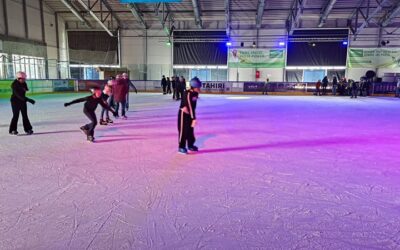 Die 5. und 6. Klassen in der Eishalle