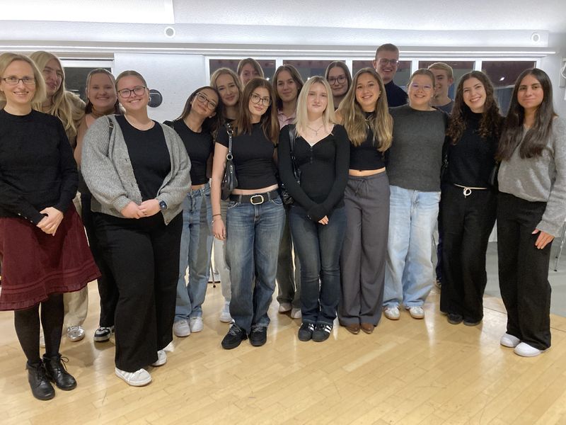 Theaterbesuch des DLk-Kurses: „Der Zerbrochne Krug“