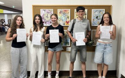 Erfolgreich bestanden: Fünf Zehntklässlerinnen und Zehntklässler erwerben das DELF-scolaire-Diplom auf dem Niveau B1
